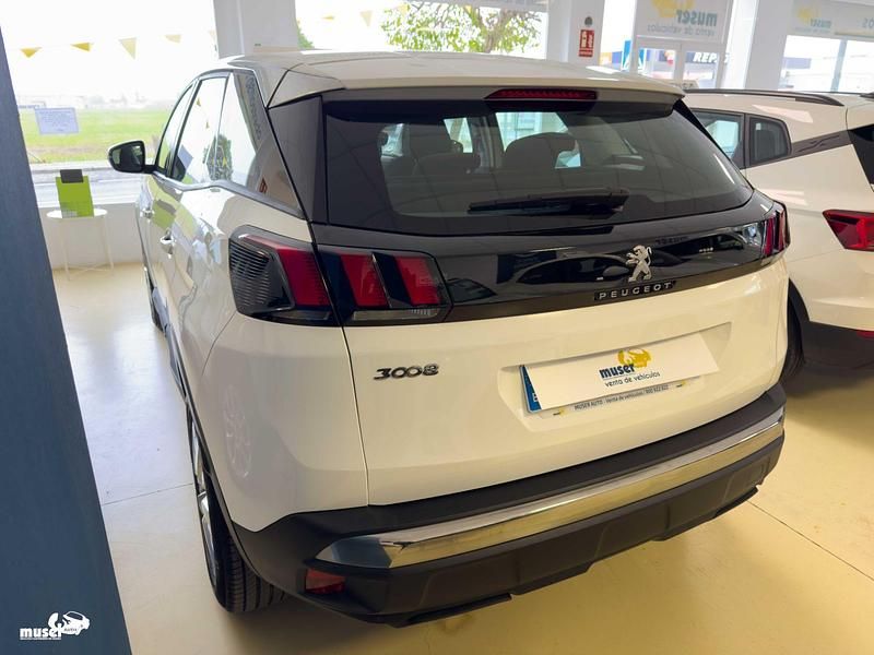 Usado Peugeot 3008 Active 130 CV (95 kW) 2020 Blanco SUV