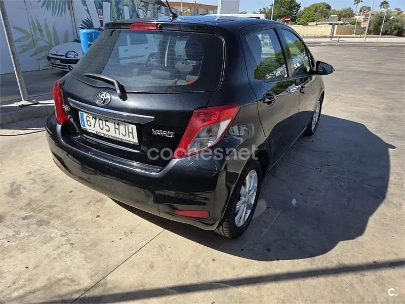 Usado Toyota Yaris Active 90 CV (66 kW) 2012 Negro Utilitario