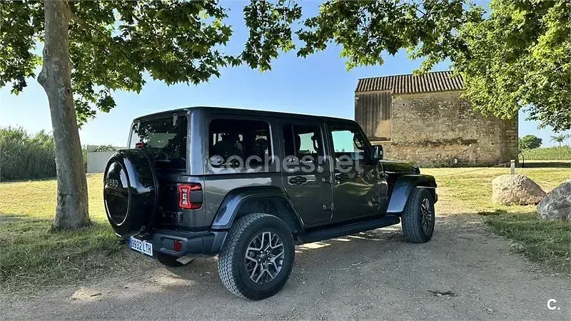 Usado Jeep Wrangler Sahara 381 CV (280 kW) 2021 Gris / plata SUV