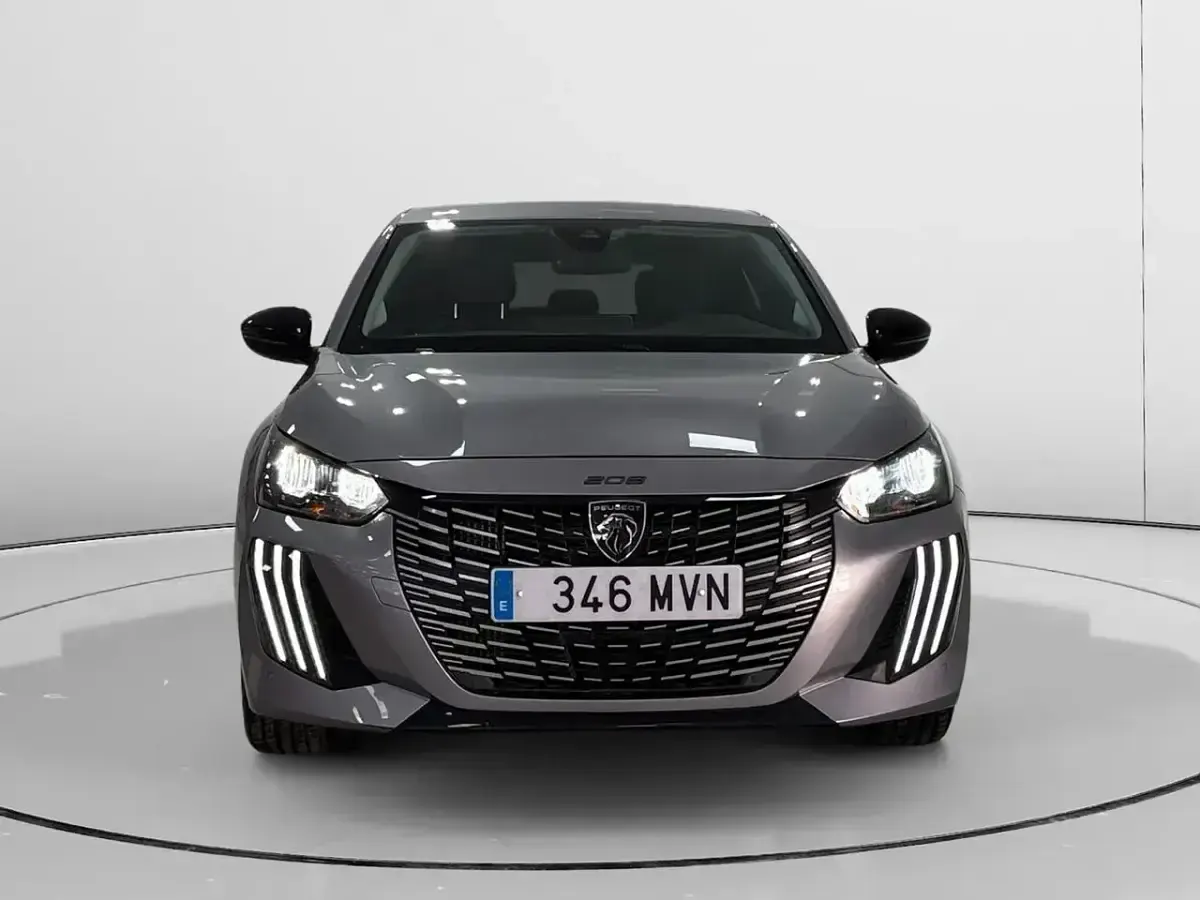 Usado Peugeot 208 Allure 101 CV (74 kW) 2024 Gris Utilitario
