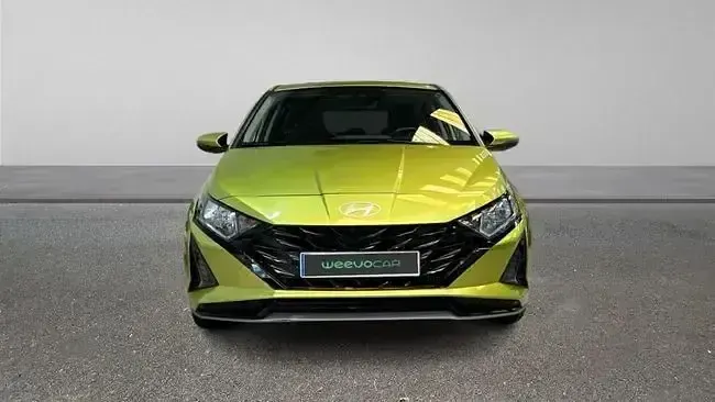 Usado Hyundai i20 100 CV (73 kW) 2024 Verde Utilitario
