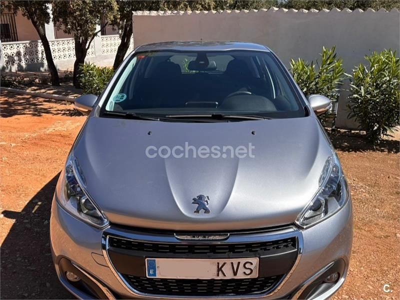 Usado Peugeot 208 Signature Sky 82 CV (60 kW) 2019 Gris / plata Utilitario