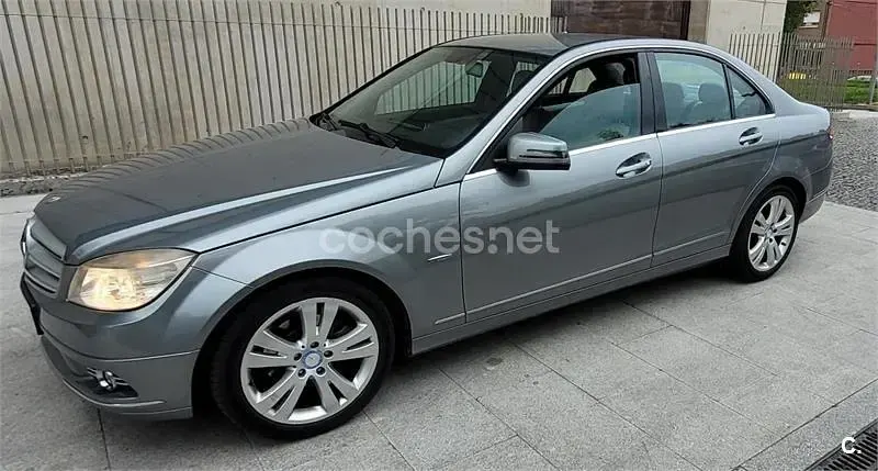 Usado Mercedes C200 Avantgarde 136 CV (100 kW) 2009 Gris / plata Berlina