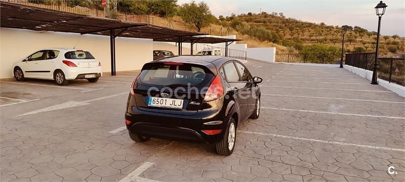 Usado Ford Fiesta Trend 95 CV (69 kW) 2016 Negro Berlina