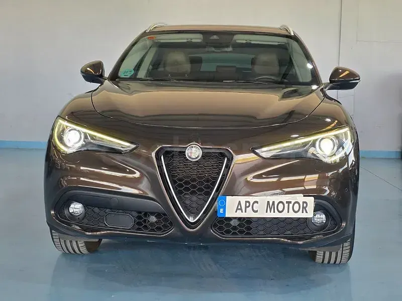 Usado Alfa Romeo Stelvio Executive 160 CV (117 kW) 2019 Marrón SUV