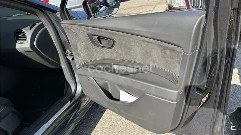 Usado Seat Leon ST 4Drive 300 CV (220 kW) 2020 Gris / plata Familiar