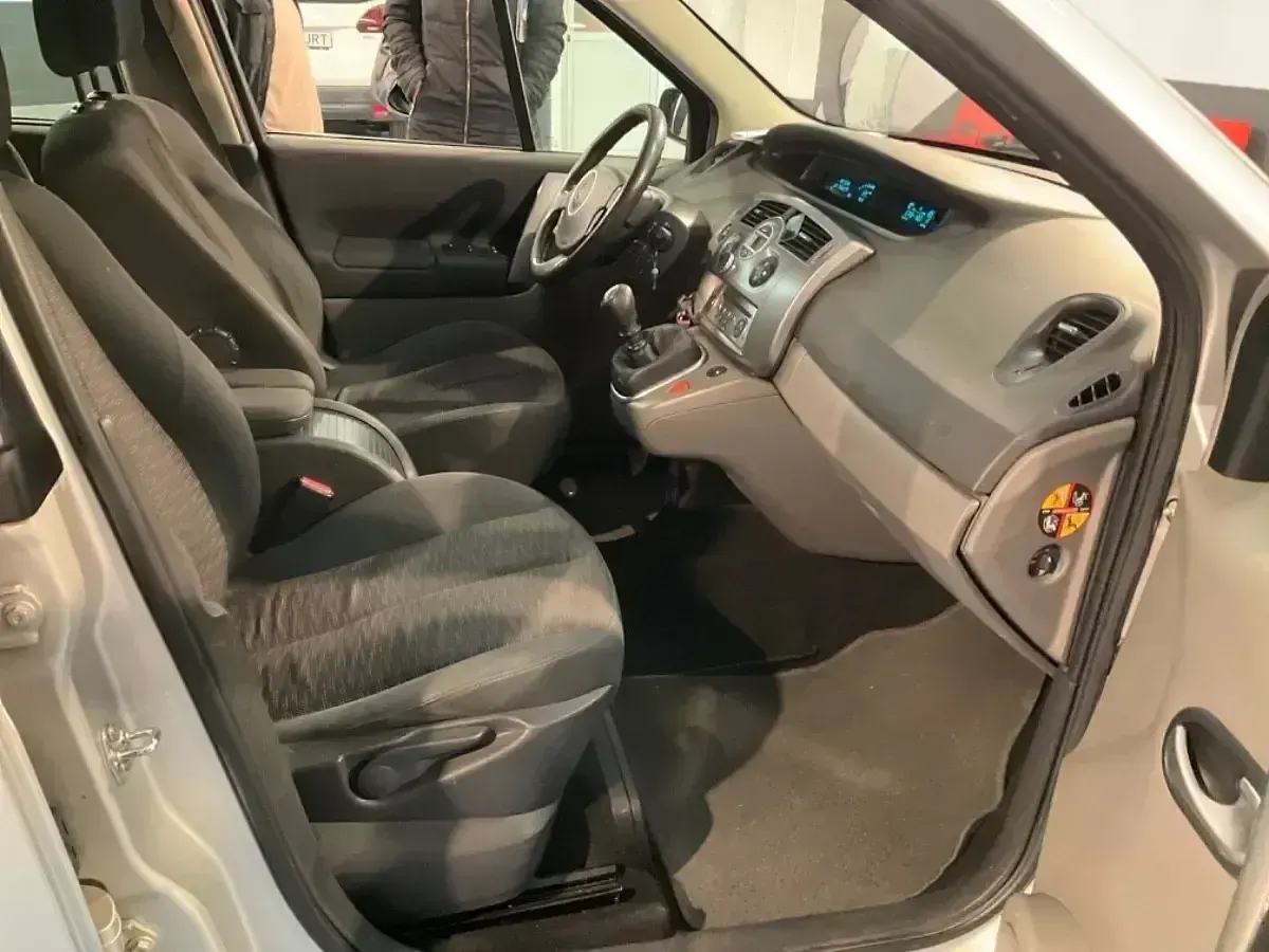 Usado Renault Scenic E-Tech 105 CV (77 kW) 2008 Gris