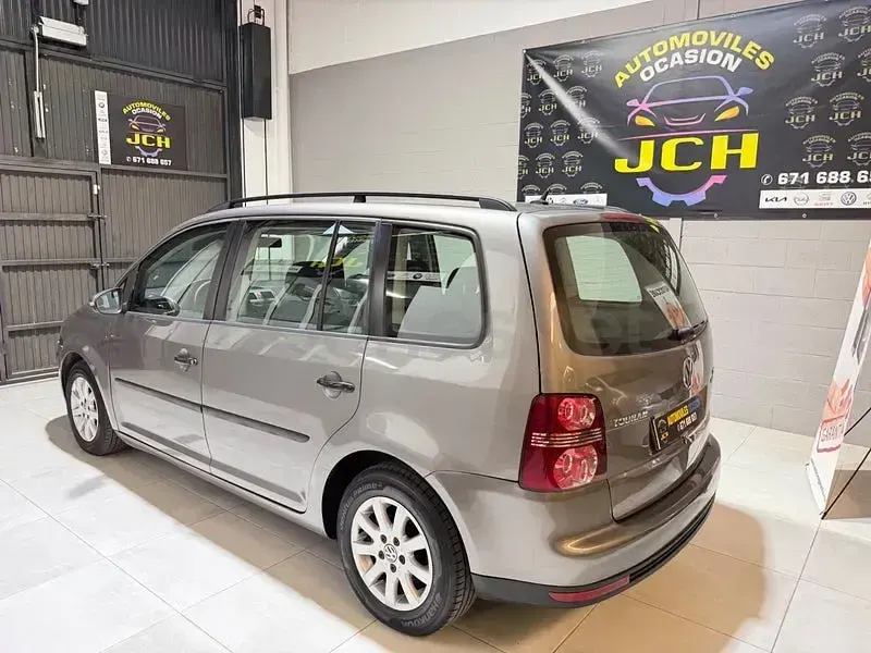 Usado VW Touran Edition 105 CV (77 kW) 2009 Gris / plata Monovolumen