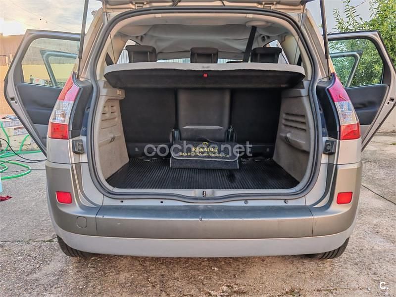 Usado Renault Scénic II Dynamique 120 CV (88 kW) 2005 Gris / plata Monovolumen