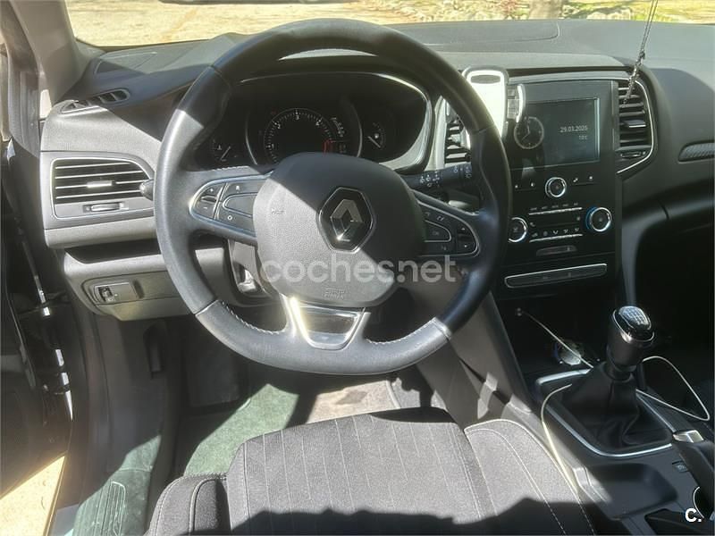 Usado Renault Mégane IV LIMITED 95 CV (69 kW) 2020 Gris / plata Berlina