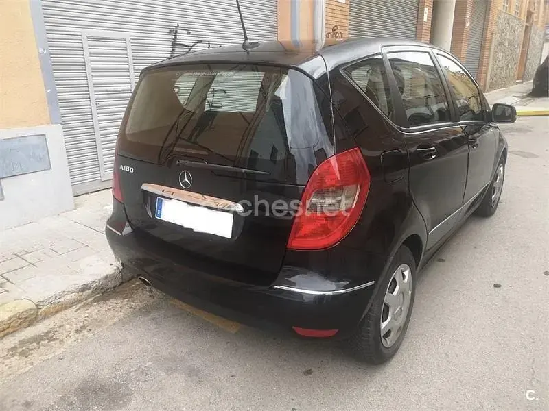 Usado Mercedes A180 116 CV (85 kW) 2009 Negro Monovolumen