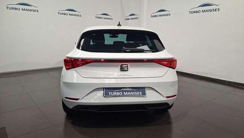 Usado Seat Leon Style 116 CV (85 kW) 2021 Blanco Utilitario