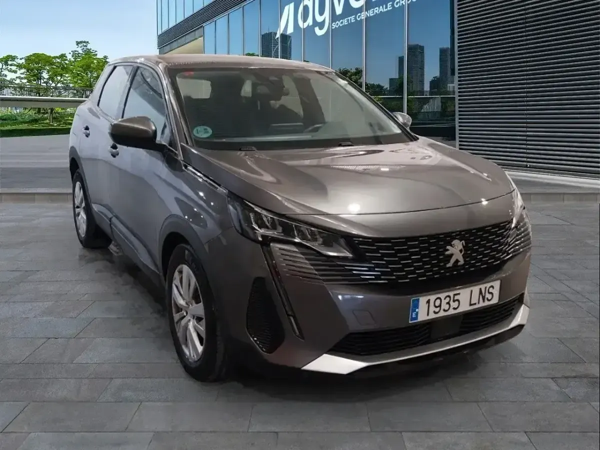 Usado Peugeot 3008 Active 131 CV (96 kW) 2021 Gris SUV