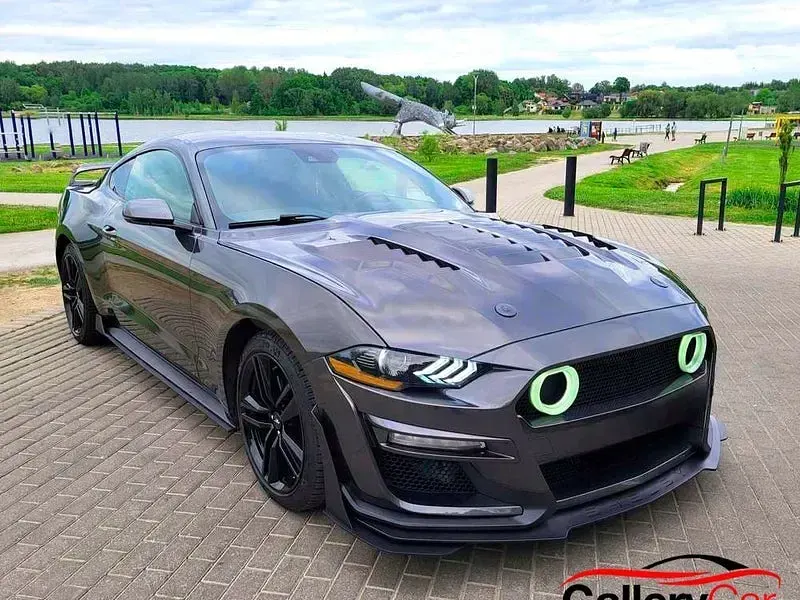 Usado Ford Mustang Fastback 291 CV (214 kW) 2020 Gris / plata Coupe