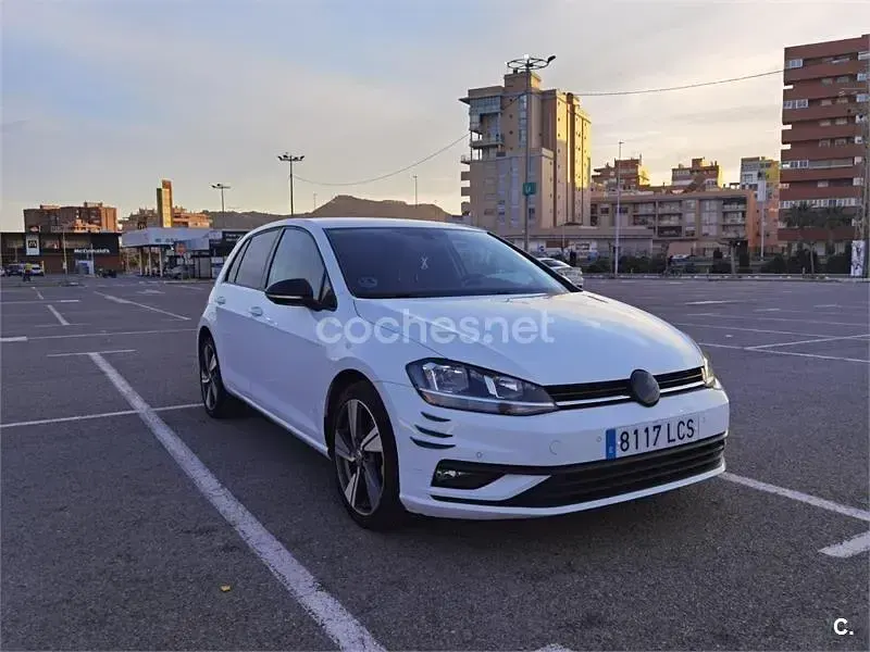 Usado VW Golf VII Advance 115 CV (84 kW) 2020 Blanco Familiar