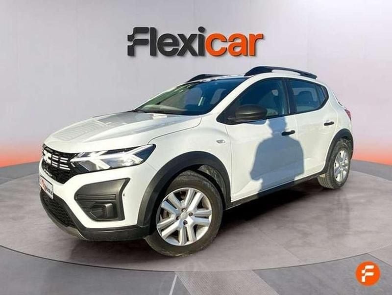 Usado Dacia Sandero Expression 101 CV (74 kW) 2023 Blanco Utilitario