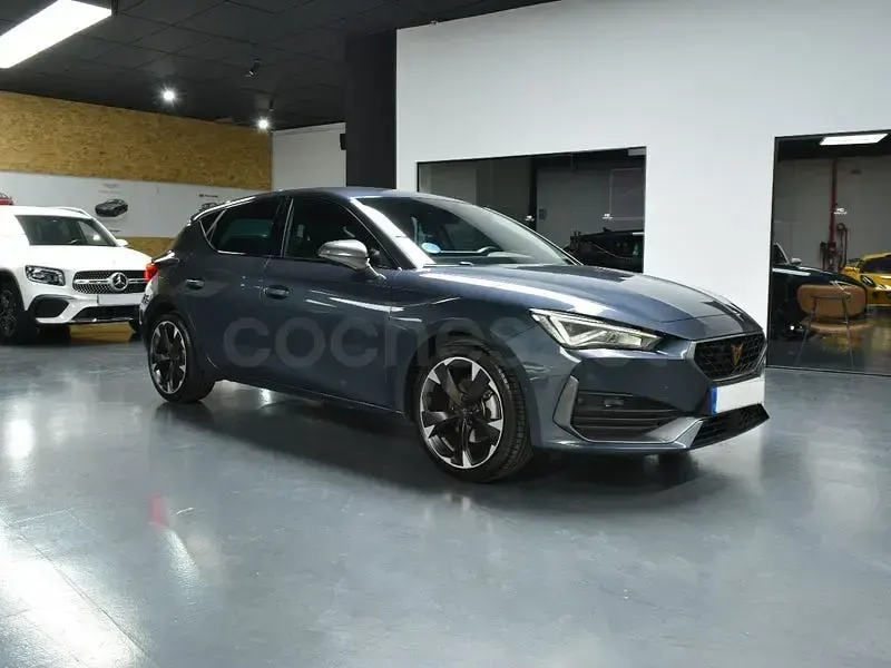 Usado Cupra Leon 150 CV (110 kW) 2023 Gris / plata Berlina