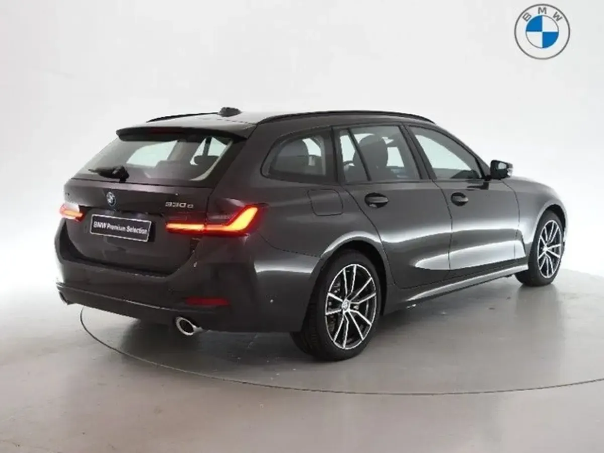 Nuevo BMW 330e Shadowline 292 CV (214 kW) 2025 Gris Familiar