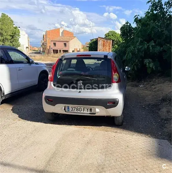 Usado Peugeot 107 Urban Move 54 CV (39 kW) 2007 Gris / plata Utilitario