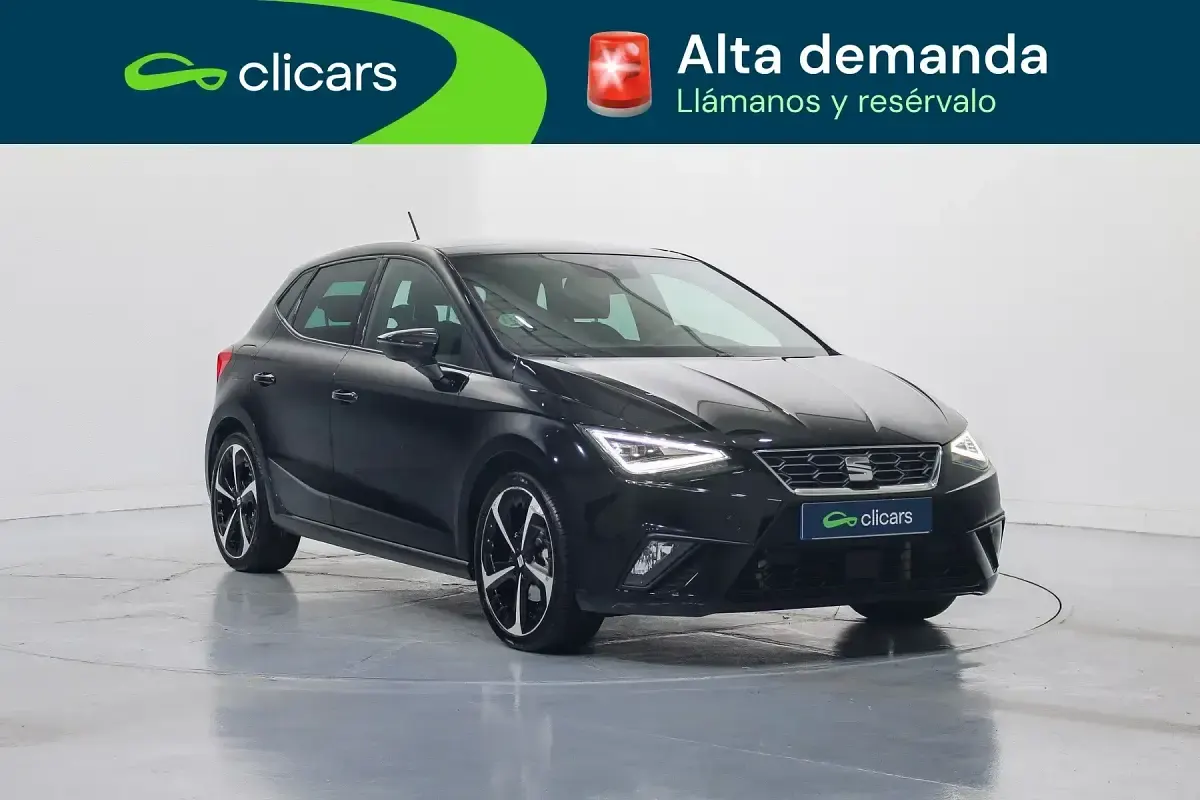 Usado Seat Ibiza FR 110 CV (80 kW) 2023 Negro Utilitario