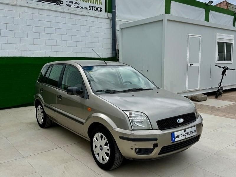 Usado Ford Fusion Trend 80 CV (58 kW) 2004 Beige Utilitario