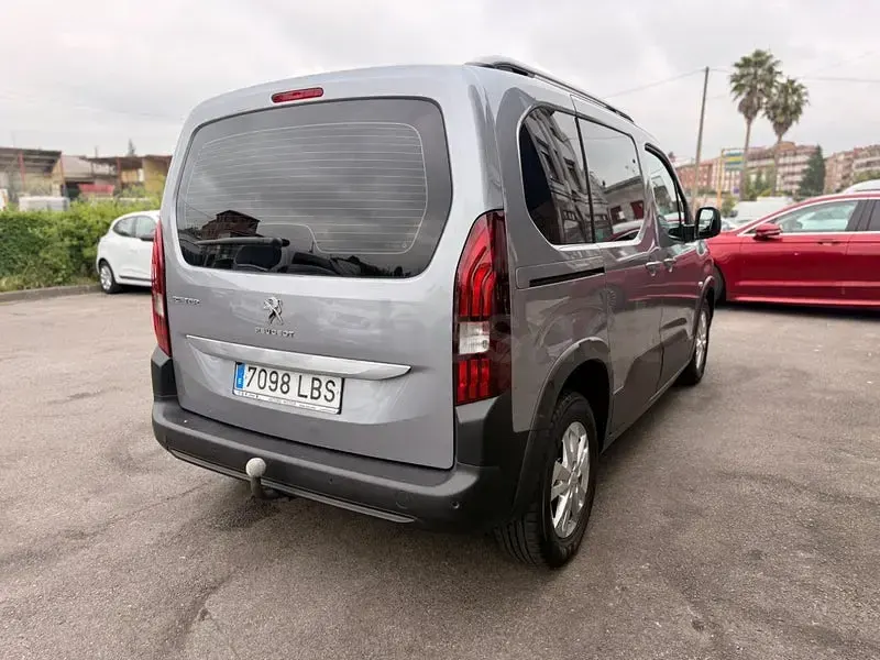 Usado Peugeot Rifter Active 100 CV (73 kW) 2019 Gris / plata Monovolumen