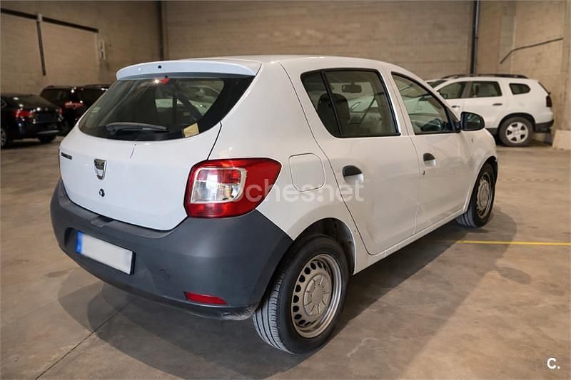 Usado Dacia Sandero Ambiance 75 CV (55 kW) 2014 Blanco Berlina