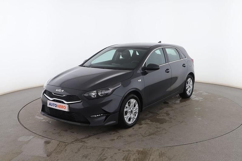 Usado Kia Ceed 120 CV (88 kW) 2023 Gris Utilitario