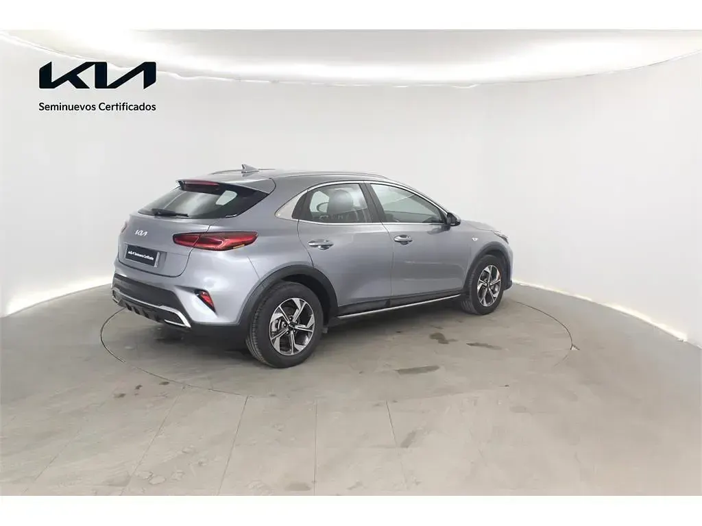 Usado Kia XCeed 101 HP (74 kW) 2025 Cinzento SUV
