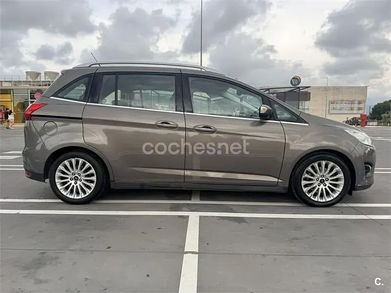 Usado Ford Grand C-Max Titanium 140 CV (102 kW) 2013 Beige Monovolumen