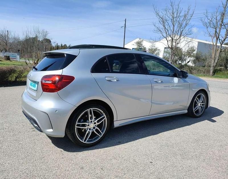 Usado Mercedes A200 Elegance 140 CV (102 kW) 2016 Gris Utilitario