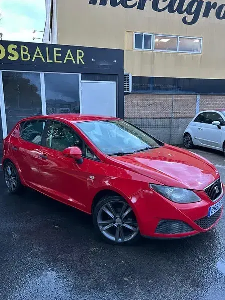 Käytetty Seat Ibiza Sport 90 HP (66 kW) 2010 Punainen Sedan