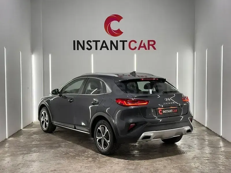 Usado Kia XCeed 141 CV (103 kW) 2021 Gris / plata SUV