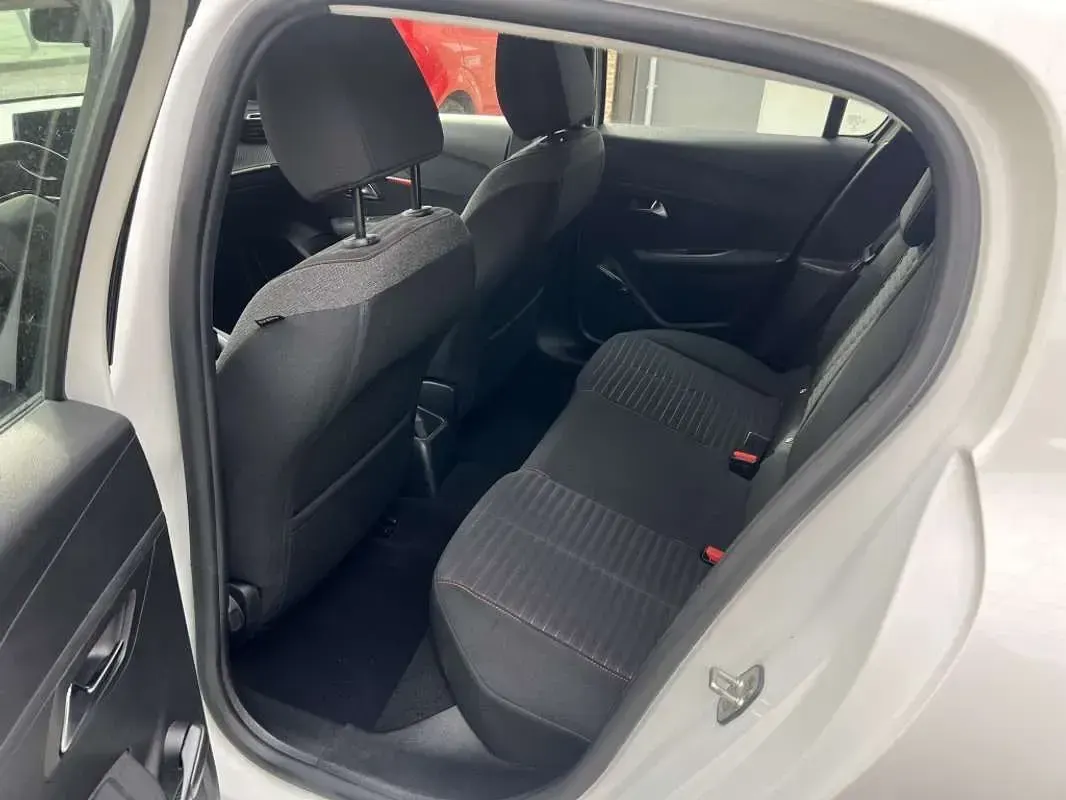 Usado Peugeot 208 Active 102 CV (75 kW) 2021 Blanco Utilitario