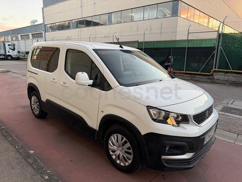 Usado Peugeot Rifter Active 100 CV (73 kW) 2021 Blanco Monovolumen
