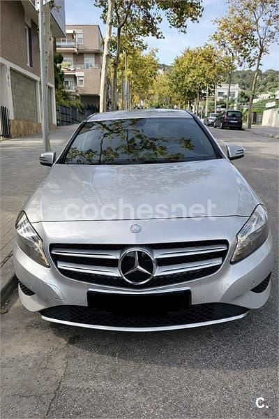 Usado Mercedes A180 116 CV (85 kW) 2013 Gris / plata Monovolumen