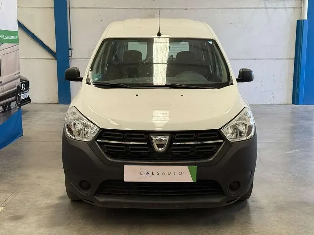 Usado Dacia Dokker Essentiel 109 CV (80 kW) 2021 Blanco Monovolumen