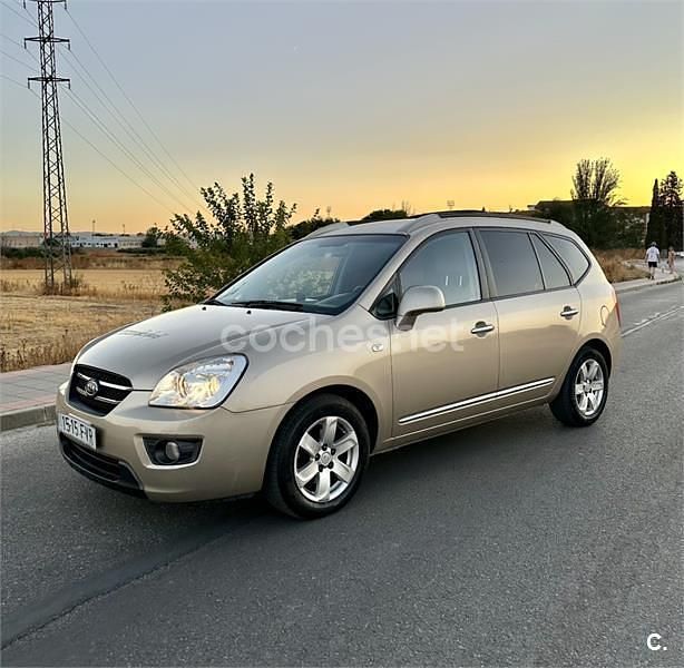 Beige Usado 2007 Kia Carens Monovolumen | 5600 € (Precio justo) - Imagen 1/3