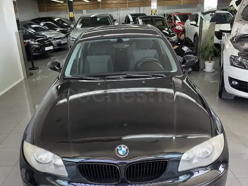 Usado BMW 118 122 CV (89 kW) 2005 Negro Utilitario