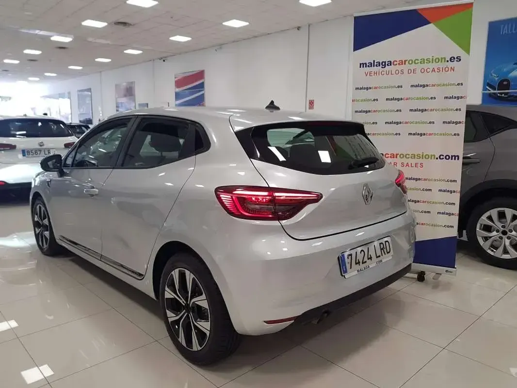 Usado Renault Clio LIMITED 91 CV (66 kW) 2021 Plateado Utilitario