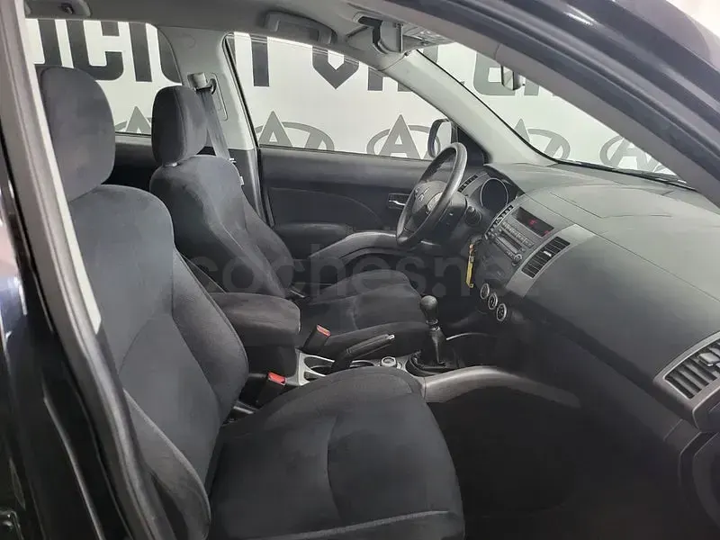 Usado Mitsubishi Outlander Intense 140 CV (102 kW) 2008 Negro SUV