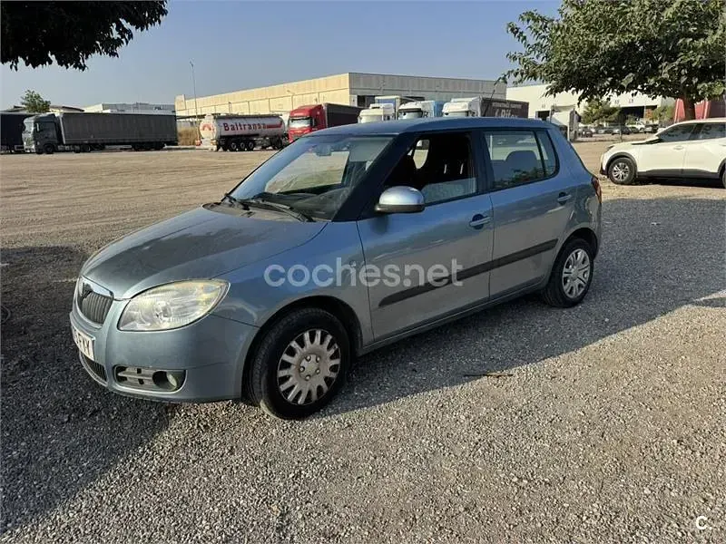 Usado Skoda Fabia Style 105 CV (77 kW) 2008 Azul Berlina