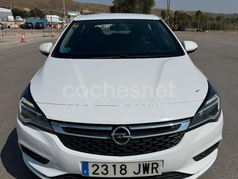 Blanco Usado 2016 Opel Astra Dynamic Berlina | 9900 € (Precio justo) - Imagen 1/4