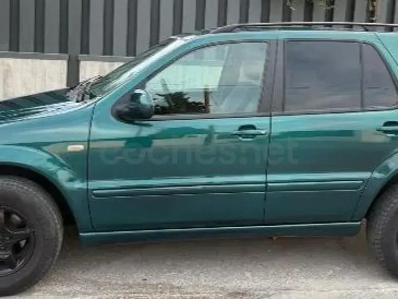 Usado Mercedes ML320 218 CV (160 kW) 1999 Verde SUV