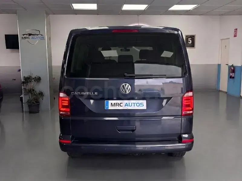 Usado VW Caravelle Trendline 150 CV (110 kW) 2020 Azul Van