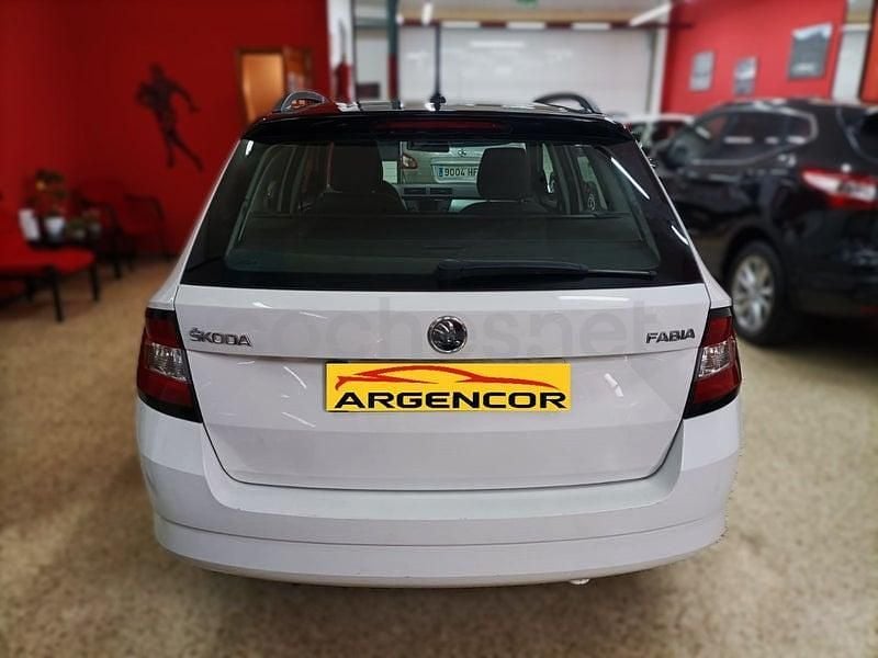 Usado Skoda Fabia Active 90 CV (66 kW) 2017 Blanco Familiar
