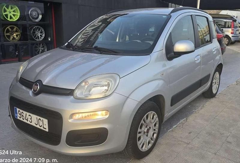 Usado Fiat Panda Young 69 CV (50 kW) 2015 Gris Utilitario