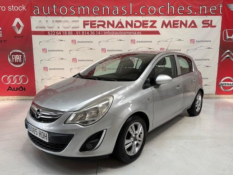 Usado Opel Corsa Essentia 85 HP (62 kW) 2011 Cinzento Citadino