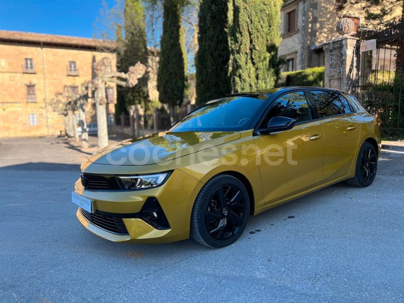 Amarillo Usado 2022 Opel Astra GS Line Berlina | 25.990 € - Imagen 1/4