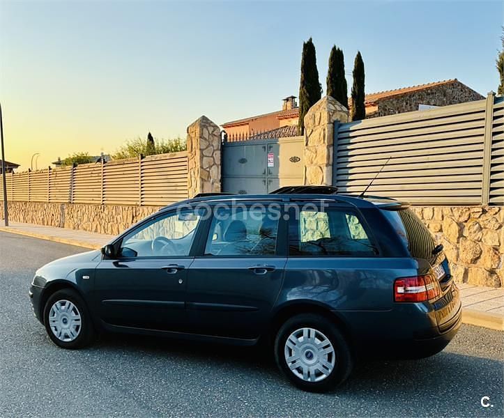 Usado Fiat Stilo Dynamic 115 CV (84 kW) 2003 Gris / plata Familiar